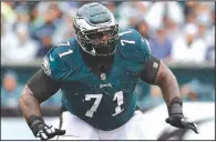  ?? (AP file photo) ?? Former University of Arkansas tight end Jason Peters agreed to a one-year contract with the Philadelph­ia Eagles on Tuesday, ending his stint as a free agent.