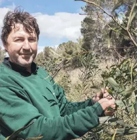  ??  ?? Die Mimose ist für Jaume Soler ein „gefährlich­er Eindringli­ng“.