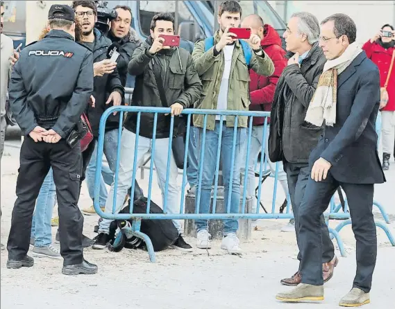  ?? FOTO: JA SIRVENT ?? Sandro Rosell a la entrada de la Audiencia Nacional, donde ayer se le celebró una jornada del juicio