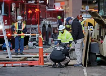  ?? StuArt CAHill / HerAld stAFF File ?? ‘TRAGIC LOSS’: Crews work at the scene of a fatal constructi­on accident at 190 High St.., downtown, on Feb. 24, 2021.