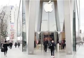  ?? AP FOTO ?? POST-PEAK. Apple’s warning that its Chinese sales are weakening weighed heavily on global stock markets.