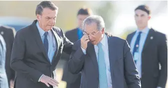  ?? Eraldo PErEs/aP ?? Guedes, con Bolsonaro, buscó despegar a Brasil de la crisis argentina