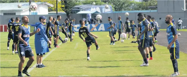  ?? Gustavo Carneiro ?? Enquanto rival se manteve estável no Brasileiro, LEC chegou a ficar sem divisão e agora tenta terceiro acesso