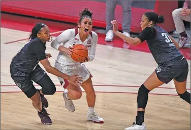  ?? J.T. Wampler/NWA Democrat-Gazette ?? Finding an opening: Arkansas’ Chelsea Dungee makes a move to the basket between Texas A&M’s Aaliyah Wilson (left) and N’dea Jones during their SEC contest earlier this season in Fayettevil­le. Arkansas will take on Wright State in the first round of the NCAA Tournament Monday in San Antonio.