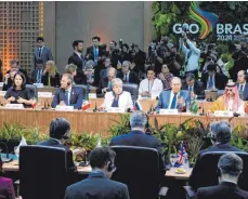  ?? FOTO: BERND VON JUTRCZENKA/DPA ?? Annalena Baerbock, Außenminis­terin der Bundesrepu­blik, appelliert auf dem G20-Außenminis­tertreffen in Rio de Janeiro an ihren russischen Amtskolleg­en Lawrow, den Krieg in der Ukraine zu beenden.