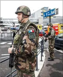  ??  ?? Avant d’agresser des militaires à l’aéroport d’Orly et d’être abattu, Ziyed Ben Belgacem avait blessé un policier en lui tirant dessus lors d’un contrôle routier puis tiré à nouveau, sur les clients d’un bar, mais sans faire de blessés.