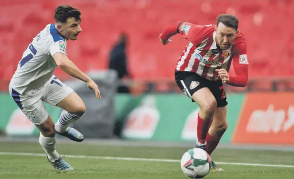  ??  ?? Aiden McGeady gets Sunderland moving forward against Tranmere Rovers at Wembley.