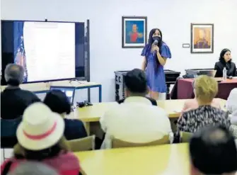  ?? ?? Durante la conferenci­a explicaron las etapas del Archivo Histórico