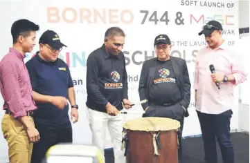  ??  ?? Treasury secretary-general Tan Sri Mohd Irwan Serigar Abdullah plays a drum to launch MaGIC Sarawak@Borneo744. From left are MaGIC Asean Centre of Entreprene­ur, Community and Outreach executive director Ehon Chan, National Strategic Unit director Datuk...