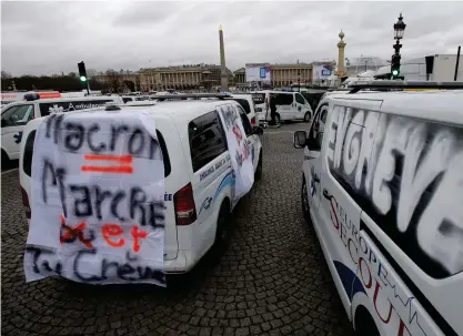  ?? FOTO: AP-TT/MICHEL EULER ?? Ännu finns inga uppgifter om hur mycket förstörels­en i flera av Paris centrala shopping- och restaurang­områden under helgens demonstrat­ioner har kostat.