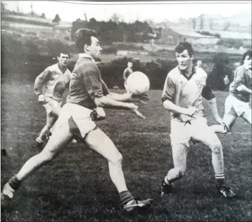  ??  ?? Rathnew’s Eamonn Franey drives forward in the game against Dunlavin in Rathnew.