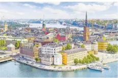  ??  ?? Egal ob die historisch­e Altstadt Gamla Stan, das hippe Arbeitervi­ertel Södermalm oder die grüne mit zahlreiche­n Museen lockende Insel Djurgarden, Stockholm hat für alle Ansprüche etwas zu bieten!
FOTO: ADOBE STOCK