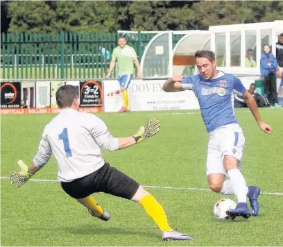  ?? BERNIE FORD ?? Josef Hopkins rounds goalkeeper Lee Williams to give Penybont a 2-1 lead