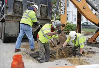  ?? ANGELA ROWLINGS / HERALD STAFF FILE ?? A LOT OF FIXING TO DO: Workers open a hole to make preliminar­y repairs on the gas lines at the intersecti­on of Farnham and Osgood streets in Lawrence on Sept. 19, 2018. After two years of repairs and court cases, the Columbia Gas company responsibl­e for the explosions is being sold to Eversource.