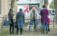  ?? Picture: AFP ?? People attend the Nampo Harvest Day Expo outside Bothaville last week, where problems of supporting emerging black farmers were discussed .