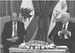  ??  ?? Le président libanais Michel Aoun (G) et son homologue irakien Fouad Marsoum, à Bagdad, hier