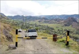  ?? Cortesía ?? En el ingreso a la capilla de Ludo, en el cantón Girón, se ubica un punto de control vehicular. La zona se caracteriz­a por la presencia de ganado.