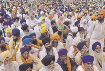  ?? GURPREET SINGH/HT ?? Supporters of Sikh radical outfits during a congregati­on against sacrilege incidents at Kotkapura in Faridkot district on Sunday.