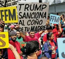  ?? CRISTIAN HERNANDEZ/AFP ?? Simpatizan­tes al régimen de Maduro protestan contra las sanciones de EU