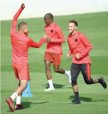  ?? — AFP ?? Paris Saint-germain’s Neymar (right) shares a laugh with Kylian Mbappe (left) during a training session at Saint-germain-enlaye, western Paris, on Monday.