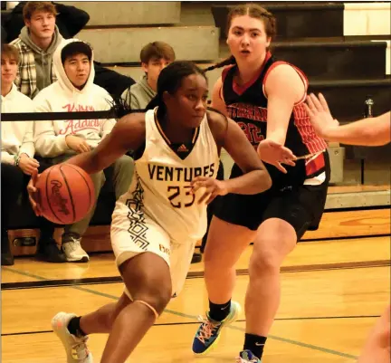  ?? JASON SCHMITT — FOR MEDIANEWS GROUP ?? Madison Heights Bishop Foley junior Ryan Moorer drives the baseline past Rochester Hills Lutheran Northwest’s Ashley Cadicamo on
Thursday, at Bishop Foley High School. The Ventures defeated the Crusaders, 44-26.