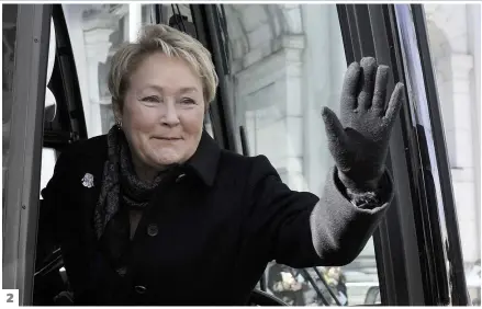  ?? ?? 2. Élue première ministre du Québec le 4 septembre 2012, la cheffe du Parti Québécois, Pauline Marois, fait à nouveau campagne en 2014 dans l’espoir d’être reportée au pouvoir. On la voit ici le 5 mars 2014 au jour 1 de la campagne, à bord de l’autobus du parti.