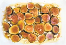  ??  ?? Sliced figs drizzled with honey add a sweet note to scones.