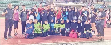  ??  ?? CHAMPIONS: Tawau Track and Field Club athletes and officials at the end of the 65th Sabah Open Athletics Championsh­ip at the Likas Stadium on Saturday.