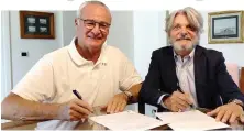  ??  ?? La firma: Claudio Ranieri e il presidente Massimo Ferrero twitter @sampdoria