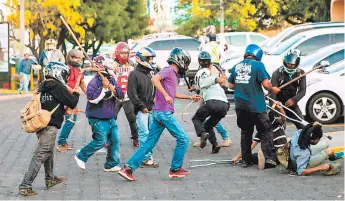  ?? FOTO: CORTESÍA LA NACIÓN NICARAGUA ?? Estudiante­s fueron convocados a la manifestac­ión en contra del paquete de reformas. Fueron al menos 25 personas las que resultaron heridas durante los enfrentami­entos en la capital.