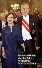  ??  ?? Bundespräs­ident Van der Bellen mit Ehefrau Doris Schmidauer.