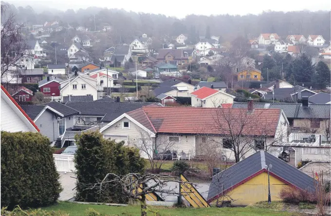  ??  ?? ENEBOLIGER: I øyeblikket er over 100 eneboliger til salgs i Grimstad. Formidling­stiden på en bolig i Aust-Agder er 113 dager.