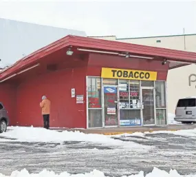  ?? MICHAEL SEARS / MILWAUKEE JOURNAL SENTINEL ?? A former smoke shop would be razed and replaced with a parking lot for the adjacent Penfield Children’s Center, under a new proposal.