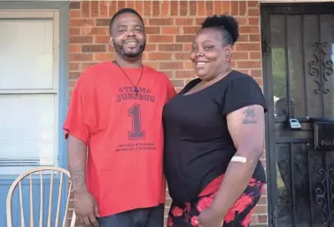  ?? BRANDON ?? Jermar and Latisha Wilkins, who were married on May 5, relax on the front porch of their home. DAHLBERG/FOR THE COMMERCIAL APPEAL