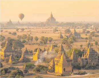  ?? FOTO: IMAGO ?? Die unzähligen Pagoden in Bagan sind vor allem auch bei Touristen beliebt. Die offizielle Bewerbung um den Titel Weltkultur­erbe bei der Unesco wird in den nächsten Monaten erwartet.