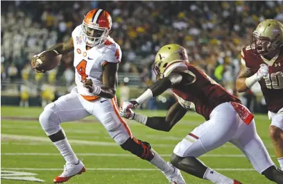  ??  ?? Clemson quarterbac­k Deshaun Watson should have running back Wayne Gallman ( concussion) back. | ELISE AMENDOLA/ AP