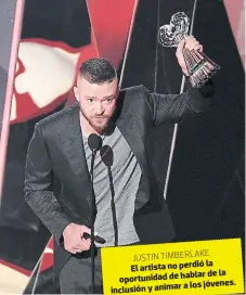  ??  ?? JUSTIN TIMBERLAKE la El artista no perdió de la oportunida­d de hablar a los jóvenes. inclusión y animar