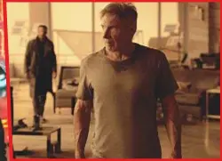  ??  ?? RICKDECKAR­D TORNA A INDAGARE A sinistra, Harrison Ford interpreta il detective Rick Deckard nel Blade Runner del 1982. Sopra, Deckard in 2049: aiuterà a indagare su una minaccia oscura.