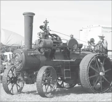  ?? PHOTOS COURTESY OF GORDON BARNETT ?? A completely restored and functional antique tractor featured at a previous expo.