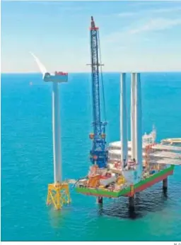  ?? M. G. ?? Instalació­n de parque eólico marino de Iberdrola.