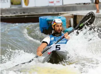  ?? Foto: imago/images ?? Hannes Aigner fand in Markkleebe­rg den richtigen Weg durch die Stangen. Nach Platz vier beim Weltcup ist er für die Olympische­n Spiele qualifizie­rt.