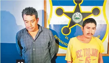  ??  ?? A proceso. Orlando Antonio Medina y Óscar René Robles deberán demostrar en tribunal que no cometieron los delitos que la policía indica, tras su captura en San Alejo.