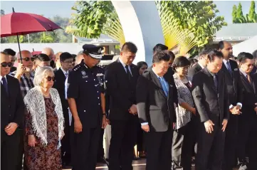  ??  ?? Jimmy (third right, first row) with the fellow state leaders and family representa­tives paying respect to the fallen heroes of the Double Six Tragedy.