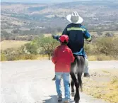  ?? FOTOS/VÍCTOR CRUZ ?? Labriegos no trabajarán las tierras por incertidum­bre.