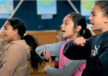  ?? WARWICK SMITH/STUFF ?? From left: Pare Pere, Shiquana Cunningham and Savannah O’neill perform kapa haka.