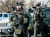  ?? ANTONIO PEREZ/CHICAGO TRIBUNE ?? Officers swarm thae warehouse after a shooter was reported inside Friday in Aurora, 40 miles west of Chicago.