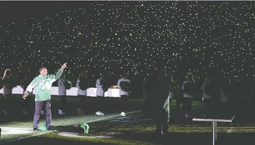  ?? TROY FLEECE ?? Roughrider­s legend George Reed, here in 2016 at the Taylor Field closing ceremonies, was the hands-down fan favourite in a social media survey.