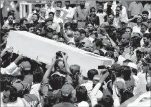  ?? AP ?? Pakistanis in Karachi on Saturday carry the coffin of a victim from Friday’s plane crash.