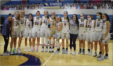  ?? AUSTIN HERTZOG - MEDIANEWS GROUP ?? The Spring-Ford girls basketball team poses with the District 1 championsh­ip trophy after defeating Plymouth Whitemarsh in the final on March 19.