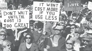  ??  ?? Protesting against carbon tax in Boston. — AFP photo